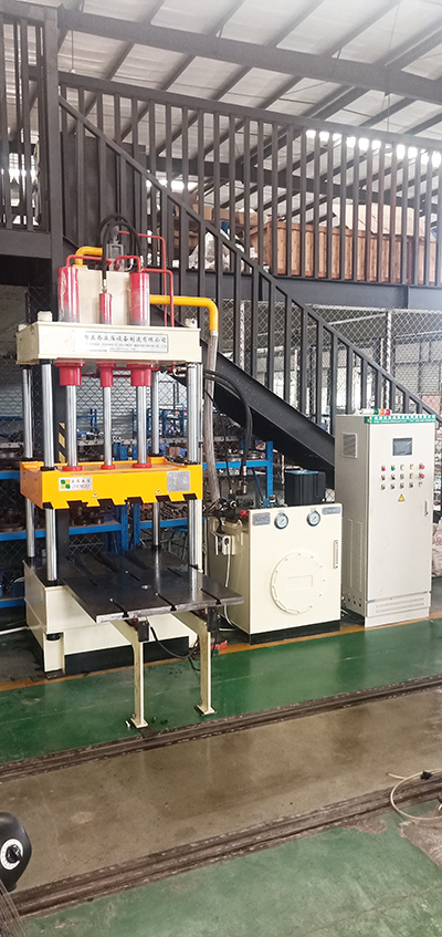 山東德州液壓機(jī)需求客戶定制的60噸精密伺服液壓機(jī)圓滿交貨，祝賀！